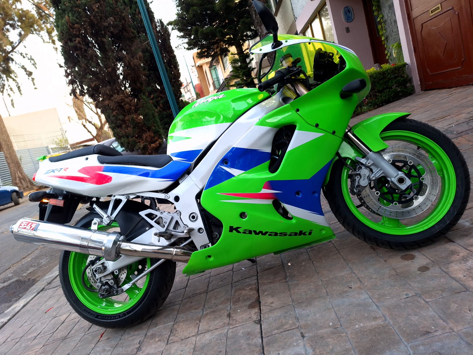 KAWASAKI ZX9R