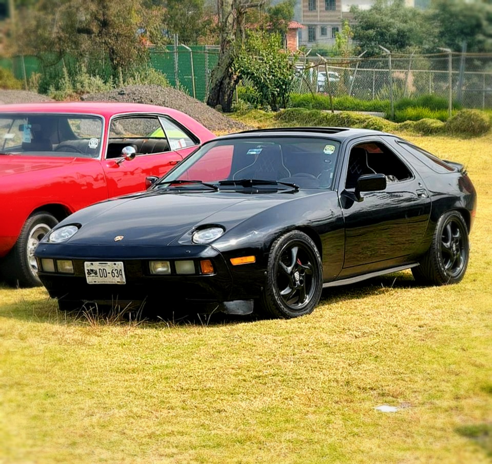 Porsche 928