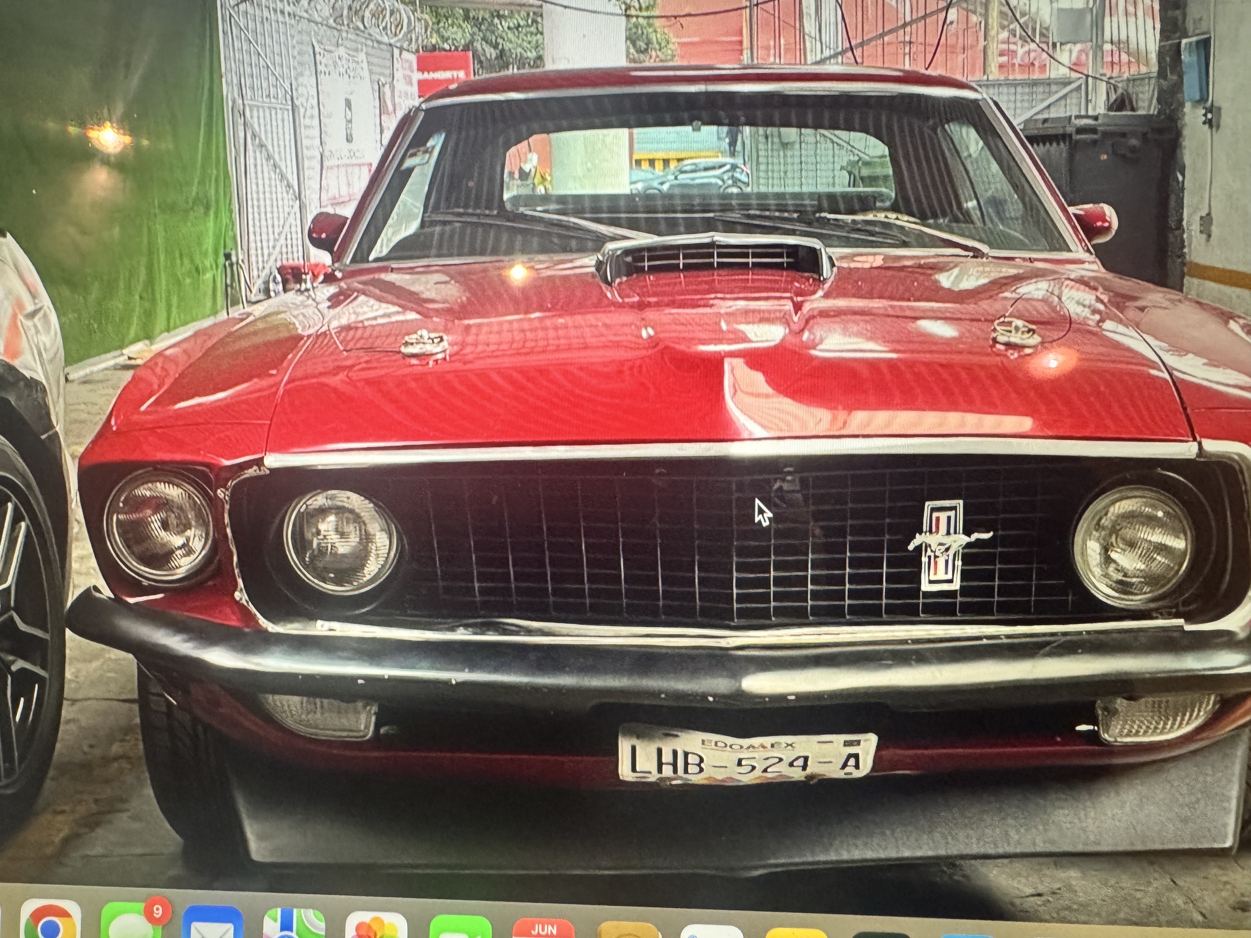 FORD MUSTANG