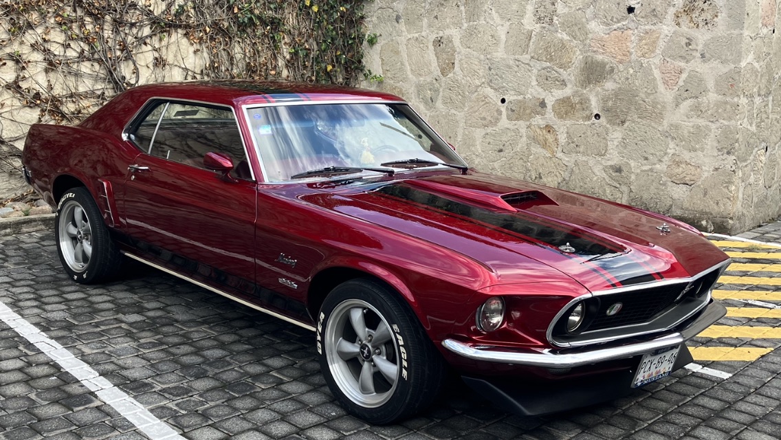 FORD MUSTANG