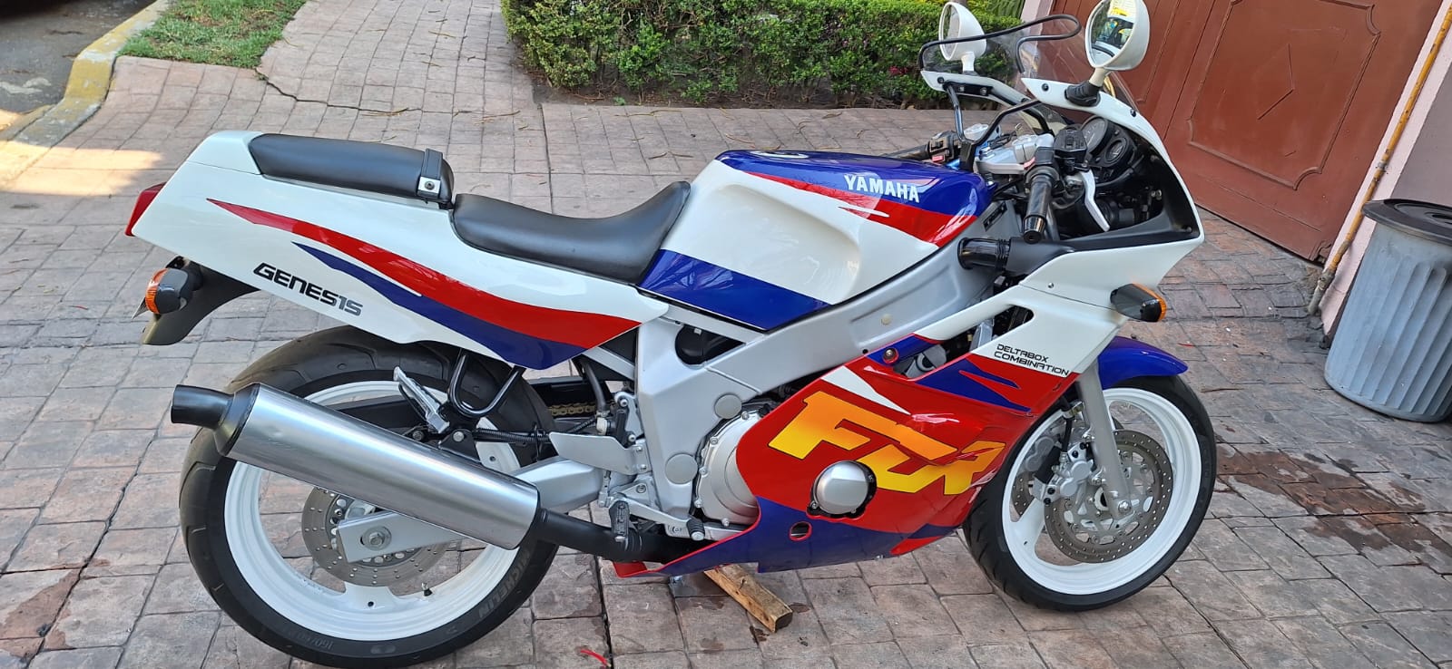 YAMAHA FZR GENESIS 600