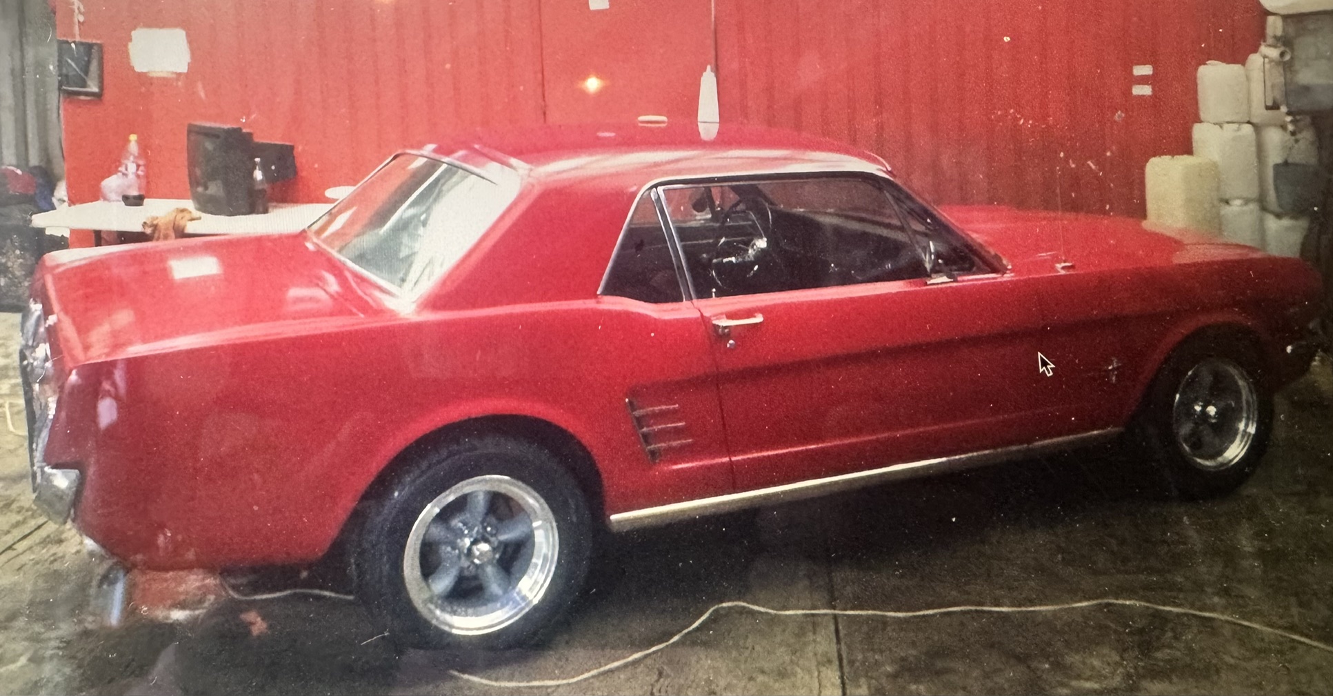 FORD MUSTANG
