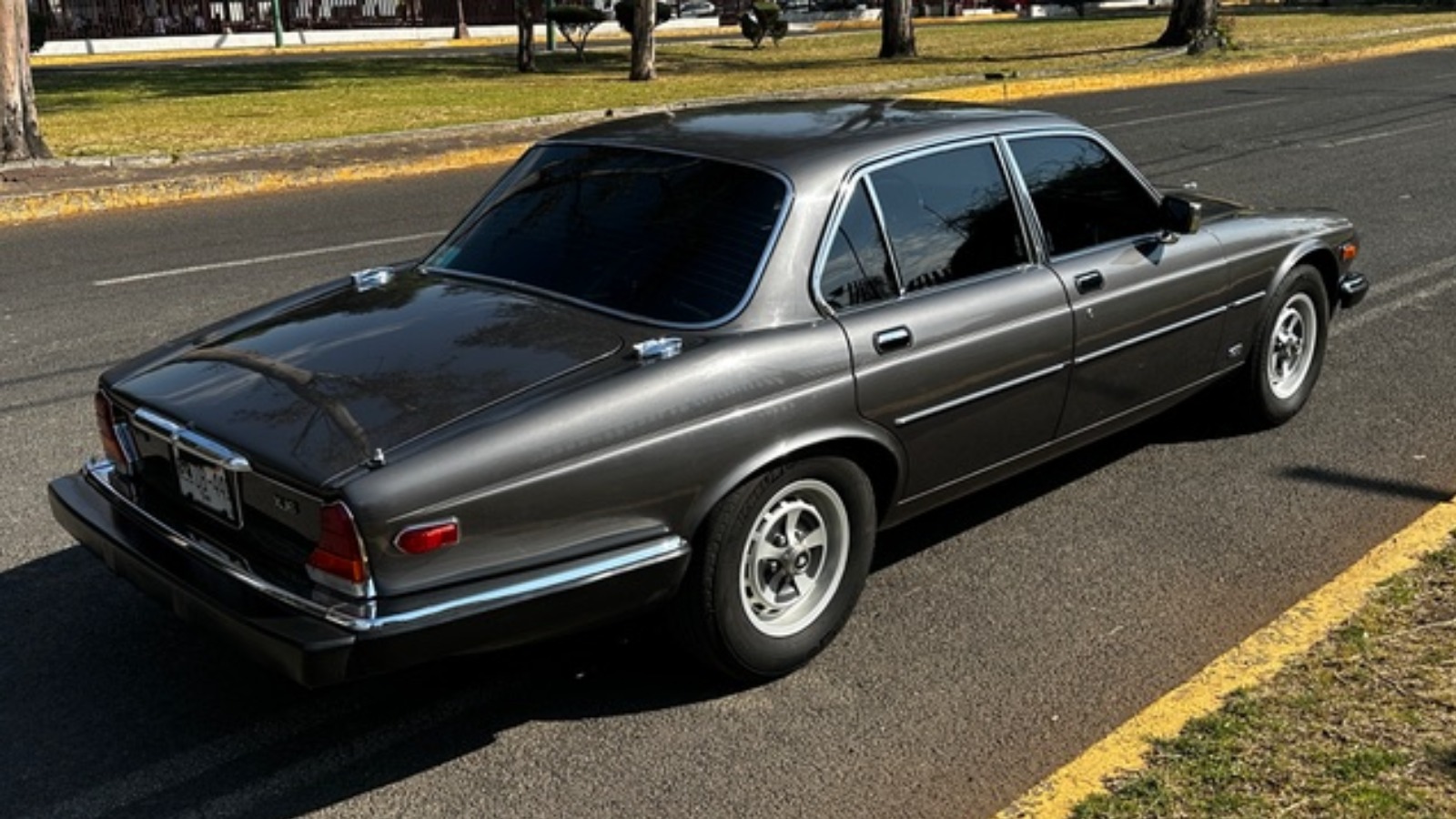 Jaguar XJ6