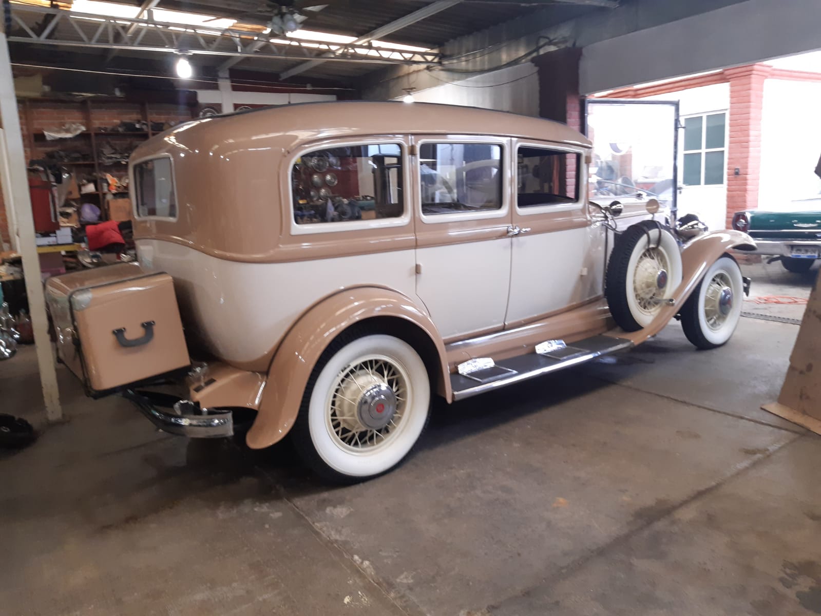 Studebaker President straight 8