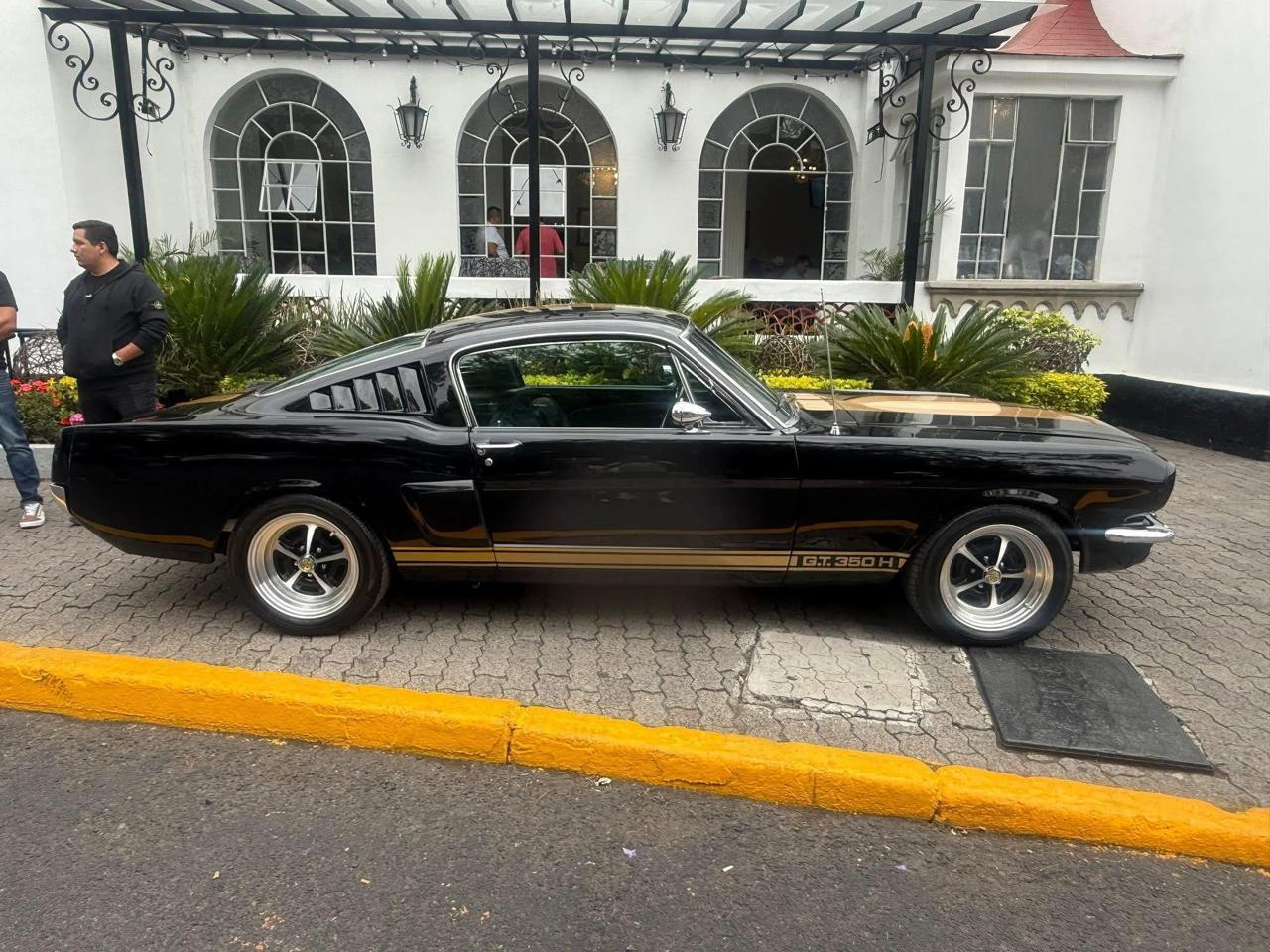 Ford Mustang Hertz