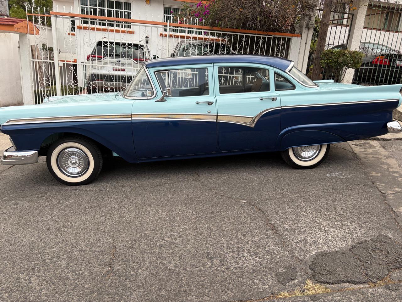 Ford Fairlane Custom