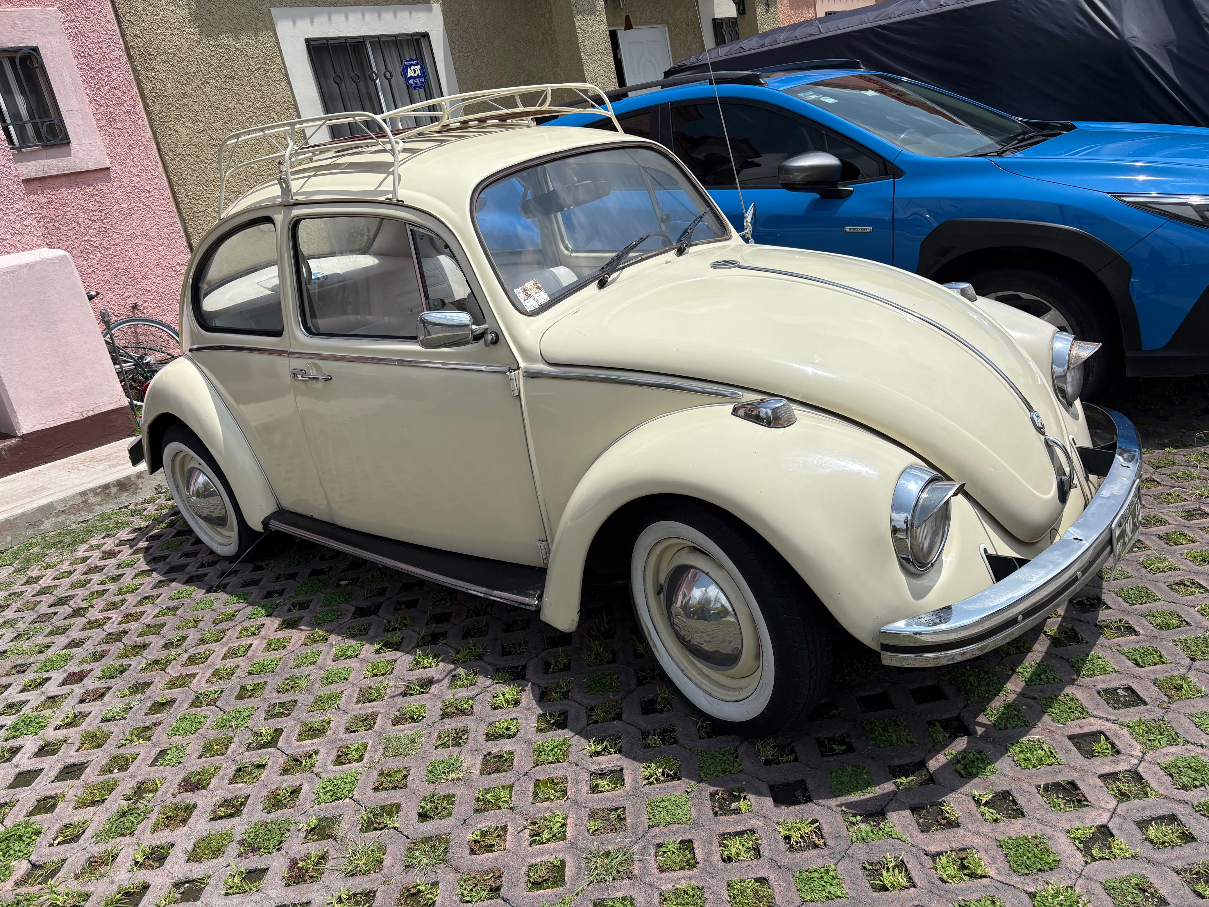 VOLKSWAGUEN SEDAN