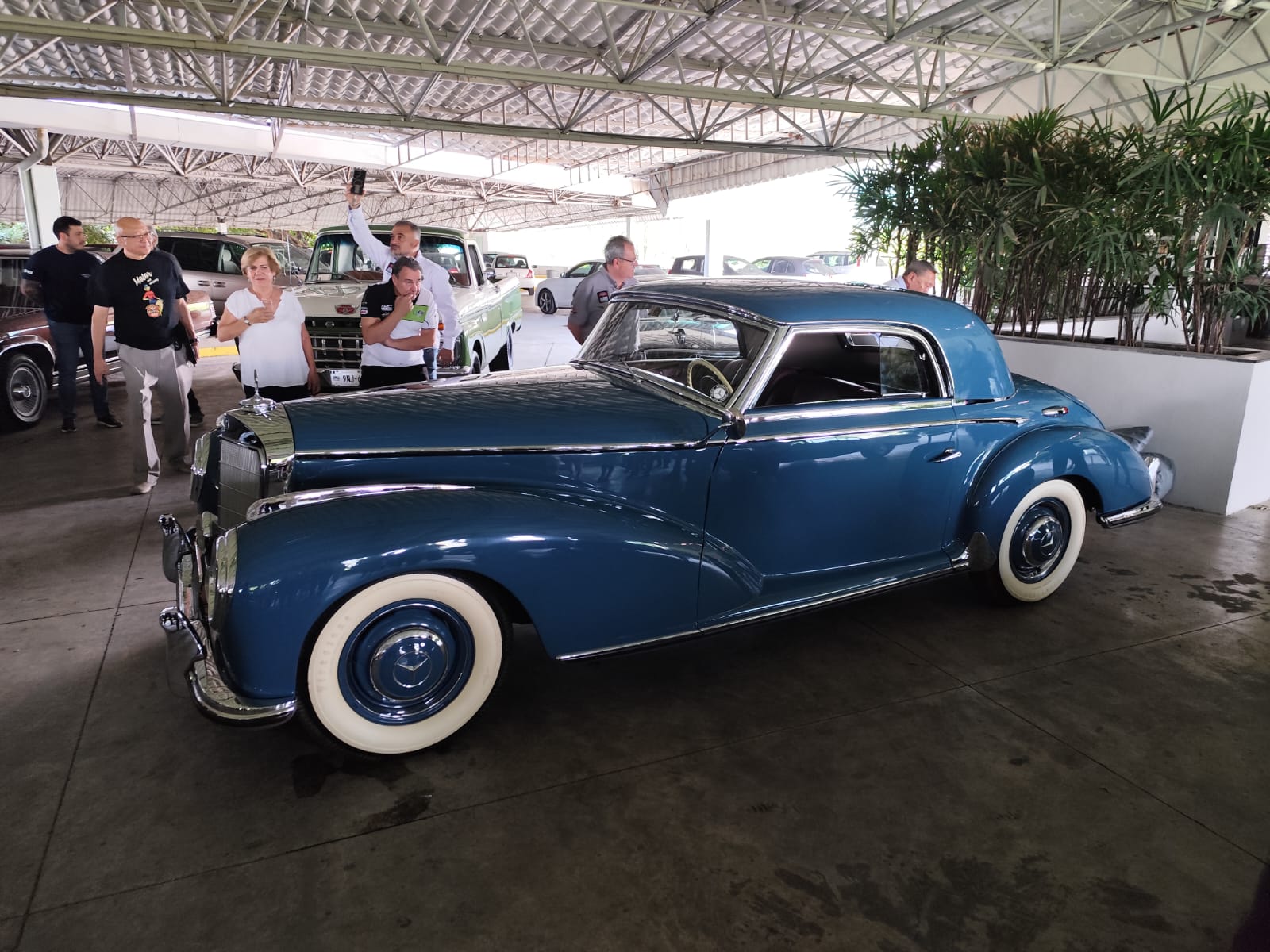 Mercedes Benz 300 S. COUPE