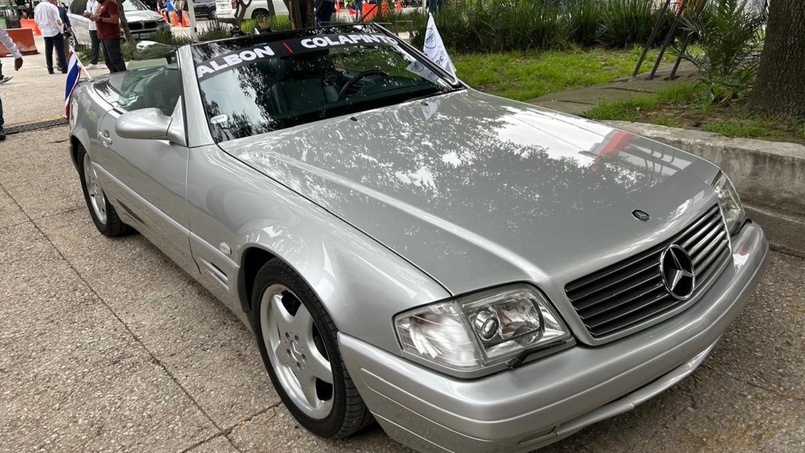 Mercedes Benz 320SL